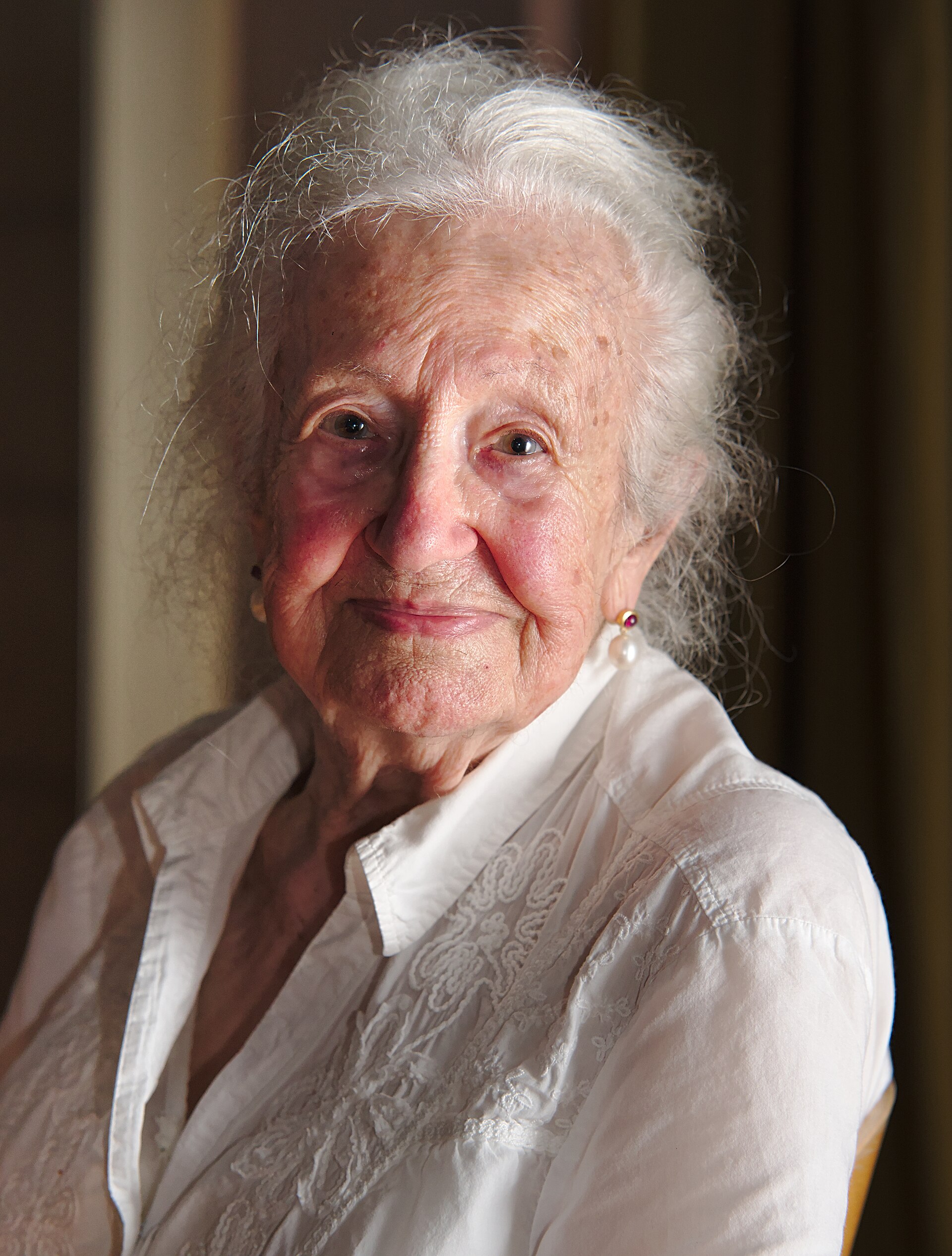 Erna de Vries, German holocaust survivor and contemporary witness. Photographed after a conversation with students on the occasion of a public screening of the documentary "I longed to see the sun once more" about her life. The image was taken at the auditorium of the University of Münster, Germany on May 30, 2018.